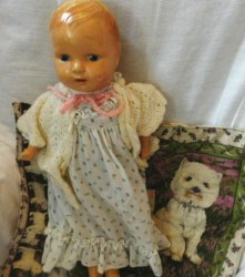 24 INCH MOLDED HAIR UNMARKED MAMA DOLL, GAUNTLET ARMS CIRCA 1920S